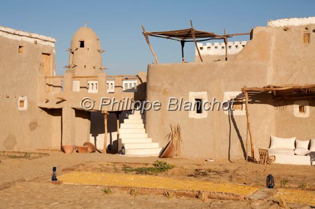 egypte desert libyque 01.JPG - Lazuli Lodge au lever du soleil, près de l'oasis de BahayeraDésert libyque, Egypte